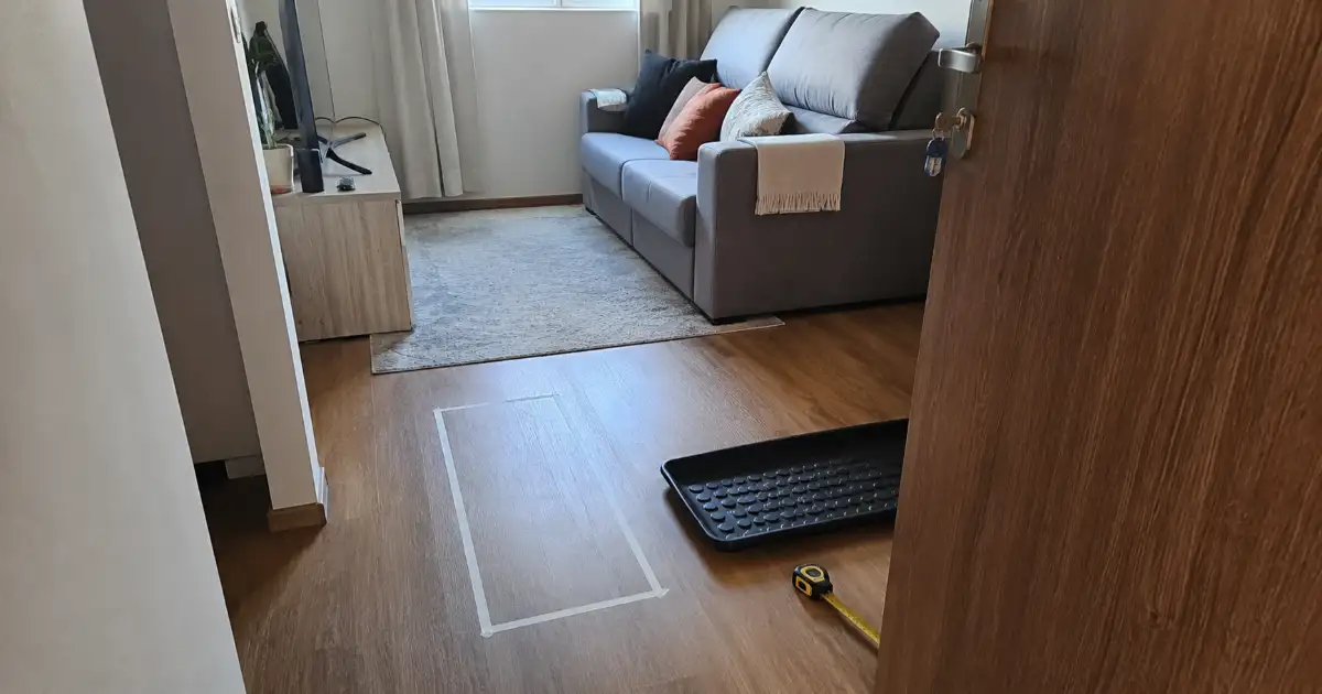 teste de circulação com fita no piso antes de montar entrada sem hall